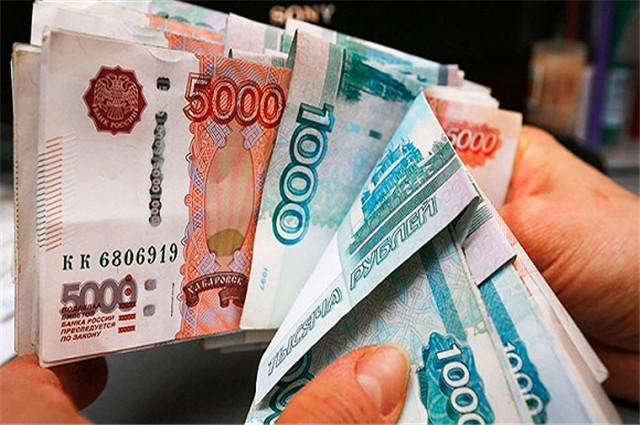 10万卢布相当于1万人民币,在俄罗斯能做什么?当地美女