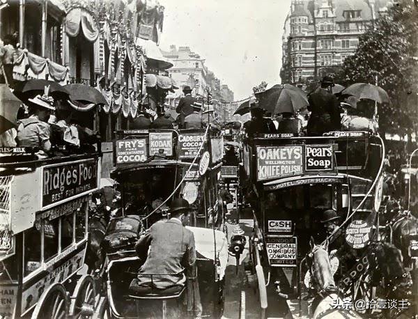 1900年伦敦,牛津大街,到处是马车