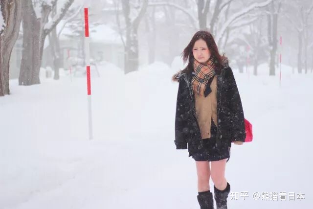 现役日本女高中生告诉你：为什么日本人冬季也要坚 … 第1张图片