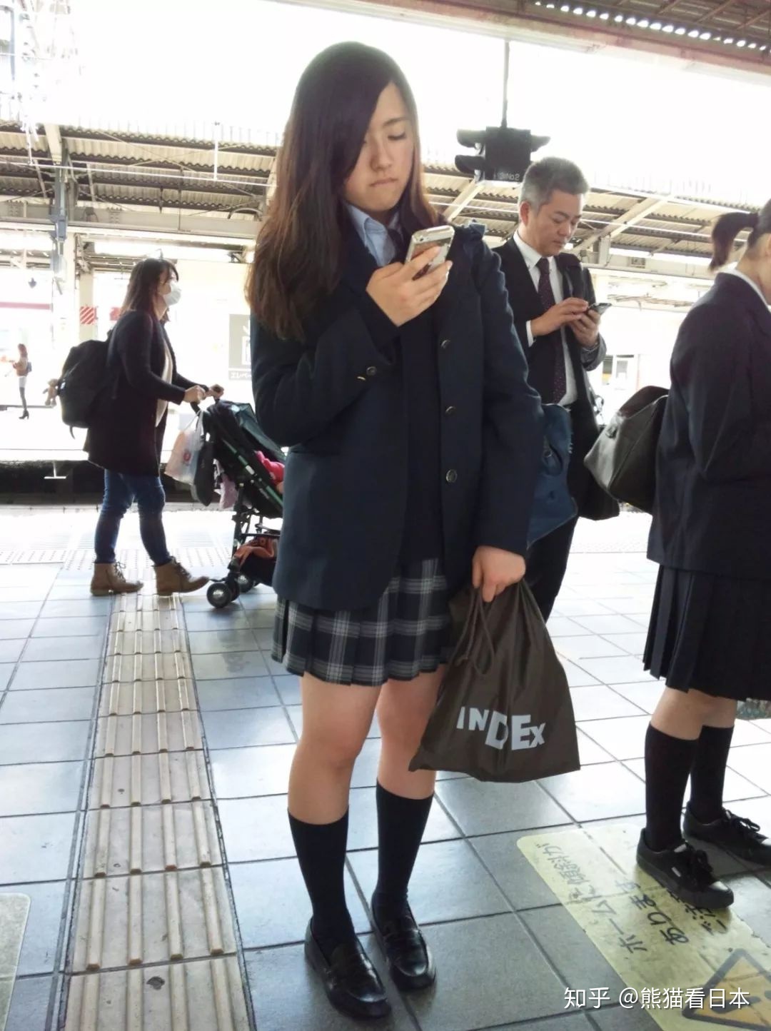 现役日本女高中生告诉你：为什么日本人冬季也要坚 … 第4张图片