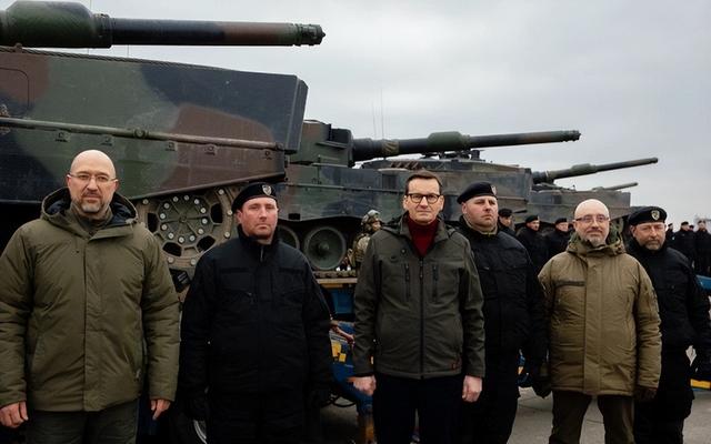 进入翻浆期，美英德坦克纷抵乌克兰，俄迫不及待等缴获