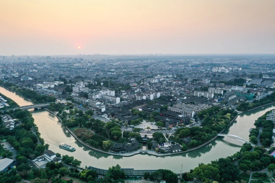 冲万亿，江苏“中心”城市不想再慢了 第2张图片