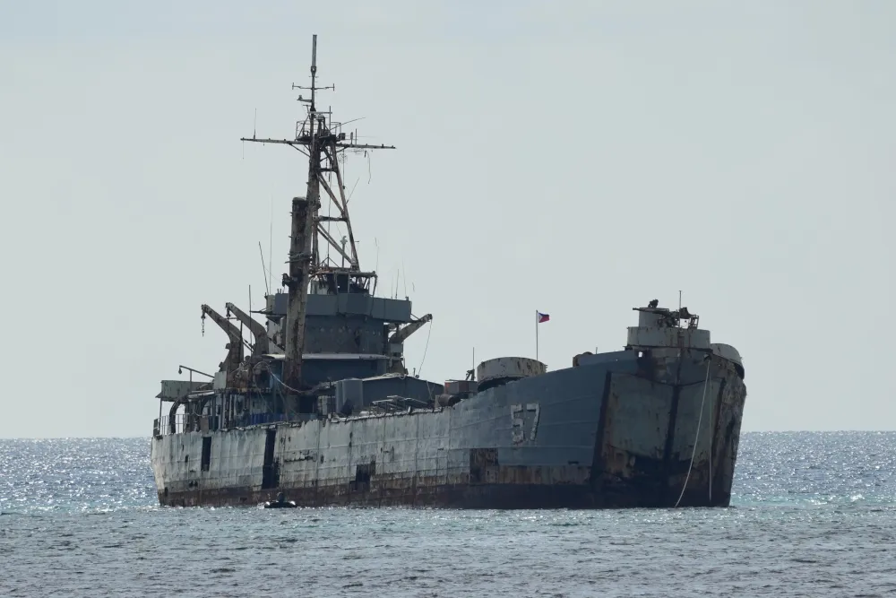 破船还不拖走，沉默12天后，菲律宾找到新打法，对华新战书下达 第1张图片