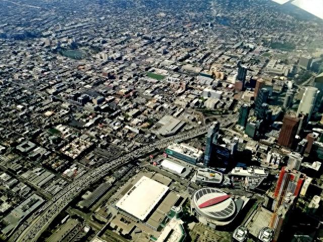 航拍上海洛杉矶，美国第二大城市与上海的城建对照，谁更胜一筹？ 第2张图片