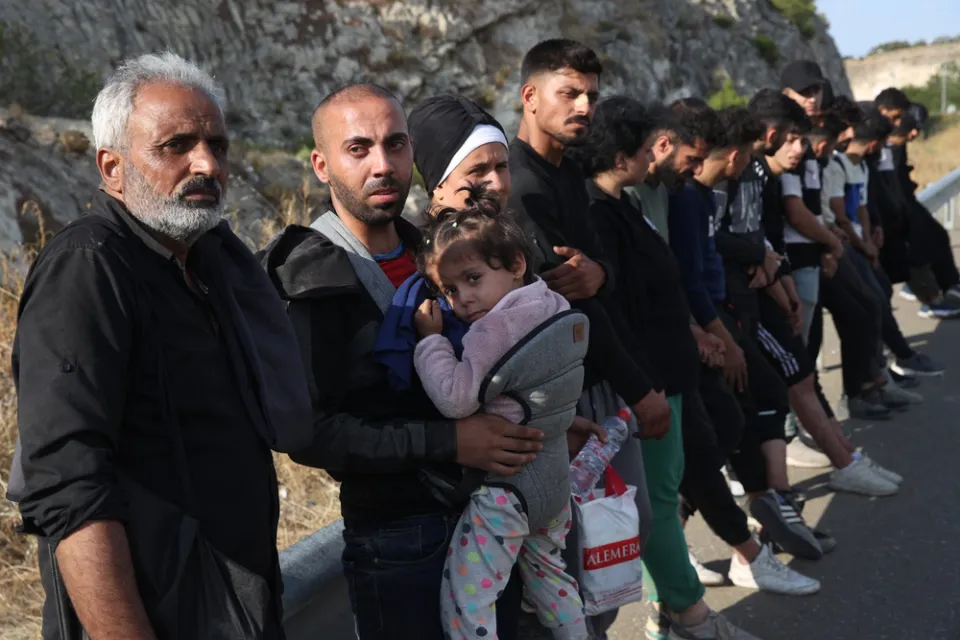 “唉，移民”：当希腊被野火淹没时，政客们挑选指责移民 第2张图片