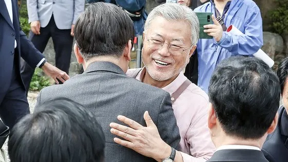 韩媒：韩国前总统文在寅本日赴首尔列席活动，将于下午探望李在明 第1张图片