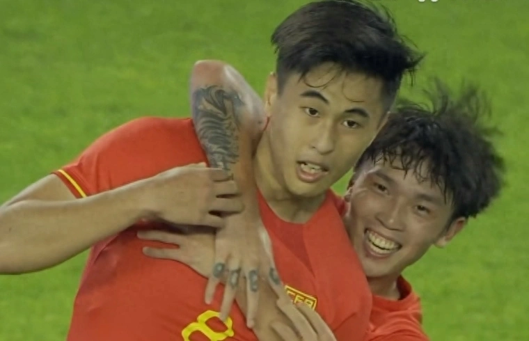 5-1！中国男足亚运开门红，陶强龙3分钟2球，笑傲地球德比+登榜首 第1张图片
