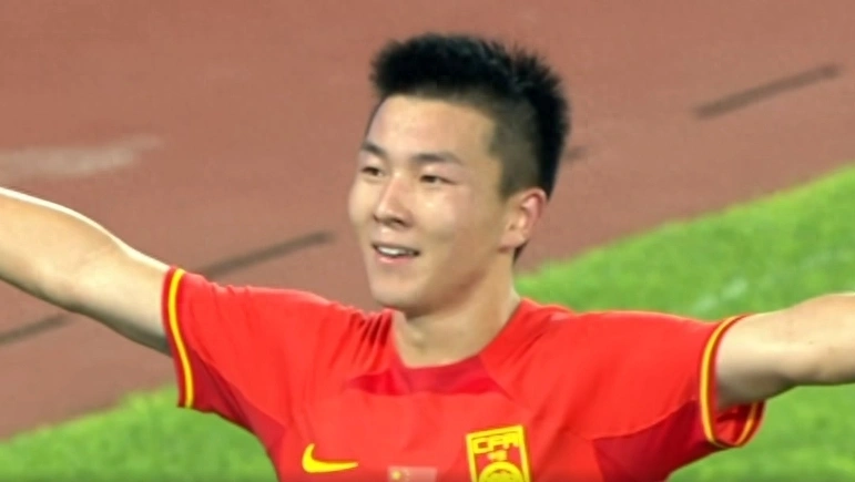 5-1！中国男足亚运开门红，陶强龙3分钟2球，笑傲地球德比+登榜首 第5张图片