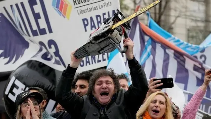 全盘美圆化、放弃中国贸易：这位热衷挥舞电锯的候选人凭什么赢得阿根廷大选 第2张图片