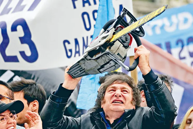 全盘美圆化、放弃中国贸易：这位热衷挥舞电锯的候选人凭什么赢得阿根廷大选 第5张图片