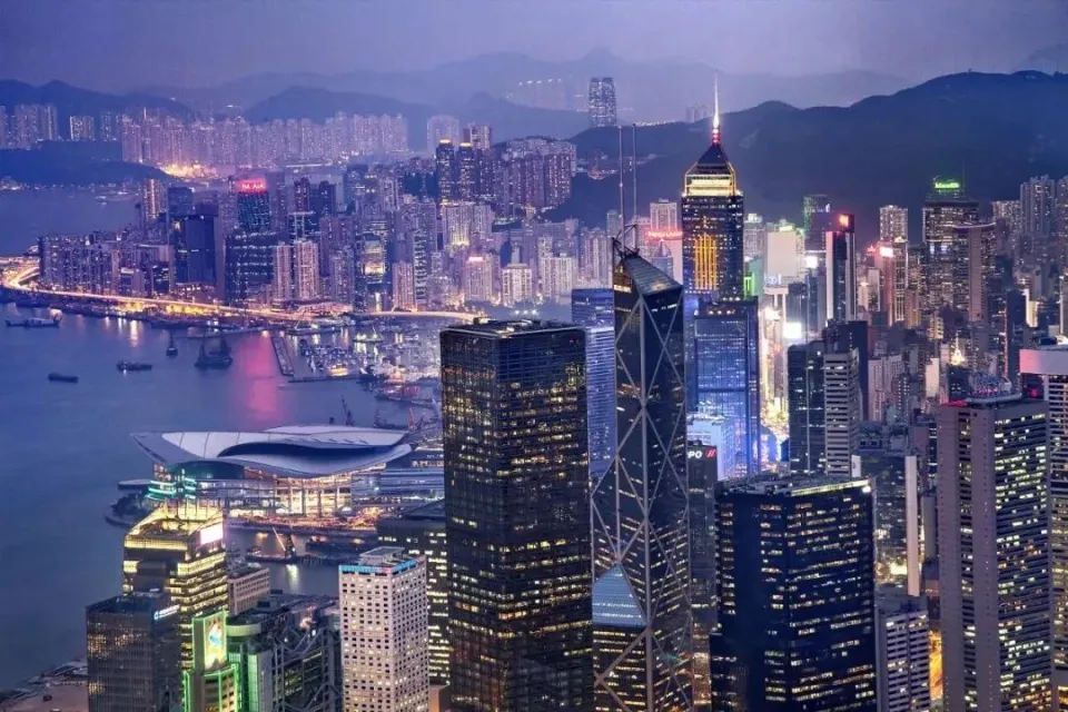 八万岗位空缺，本地人起头涌入香港 第1张图片
