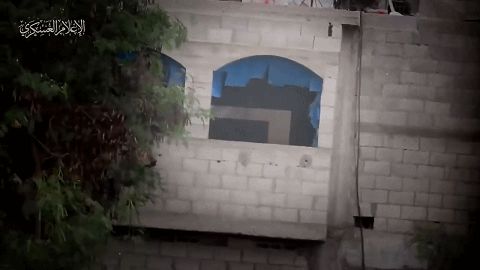 以色列兵士遭哈马斯狙击手伏击，一窝蜂上去救人，没一小我鉴戒？ 第1张图片
