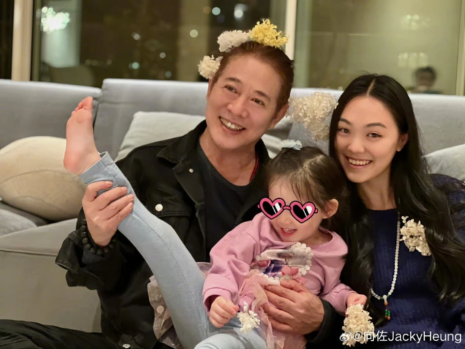 李连杰携大女儿现身香港，加入向佐家庭集会，与小奶皇互动超温馨 第6张图片