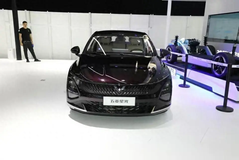 五菱星光在广州车展开启预售，9.38万元起售，供给了两种动力版本 第1张图片