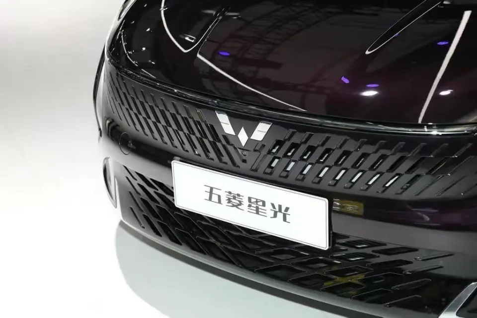 五菱星光在广州车展开启预售，9.38万元起售，供给了两种动力版本 第2张图片