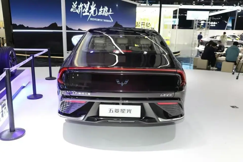五菱星光在广州车展开启预售，9.38万元起售，供给了两种动力版本 第4张图片