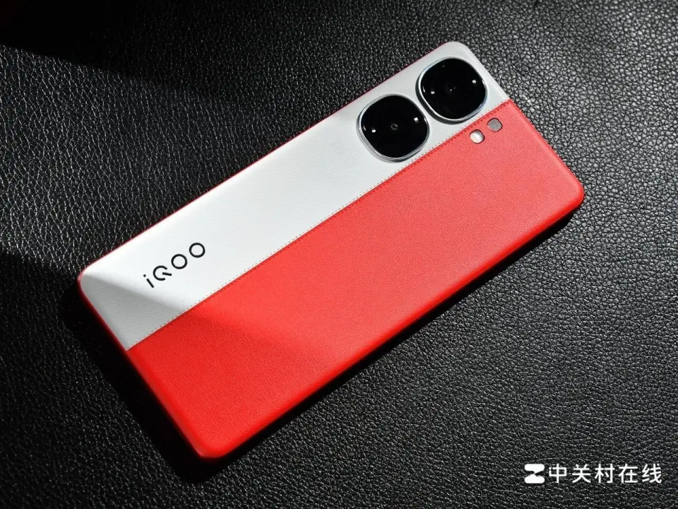 iQOO Neo9图赏 红白撞色激起热血之魂 第38张图片