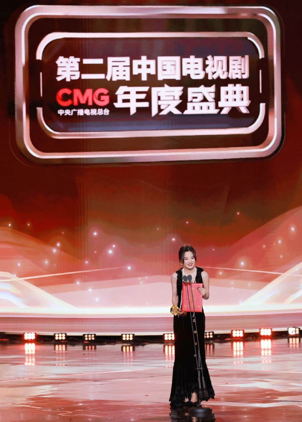 中国电视剧年度盛典：肖战获冲破男演员声誉，辛芷蕾拿女演员大奖 第14张图片