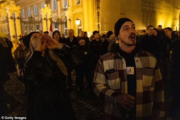匈牙利首位女总统被迫告退，一条赦宥令激发了众怒，百姓延续抗议 第4张图片