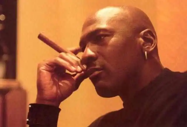 NBA巨星吸烟照：乔丹霸气，安东尼潇洒，看到杜兰特不由得笑了 第2张图片