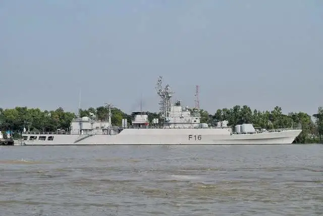 中国变废为宝，2艘退役军舰在南亚更生，印度又要不高兴了 第1张图片