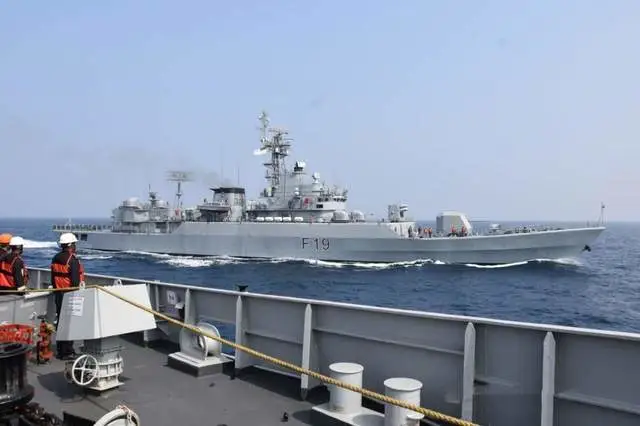 中国变废为宝，2艘退役军舰在南亚更生，印度又要不高兴了 第3张图片
