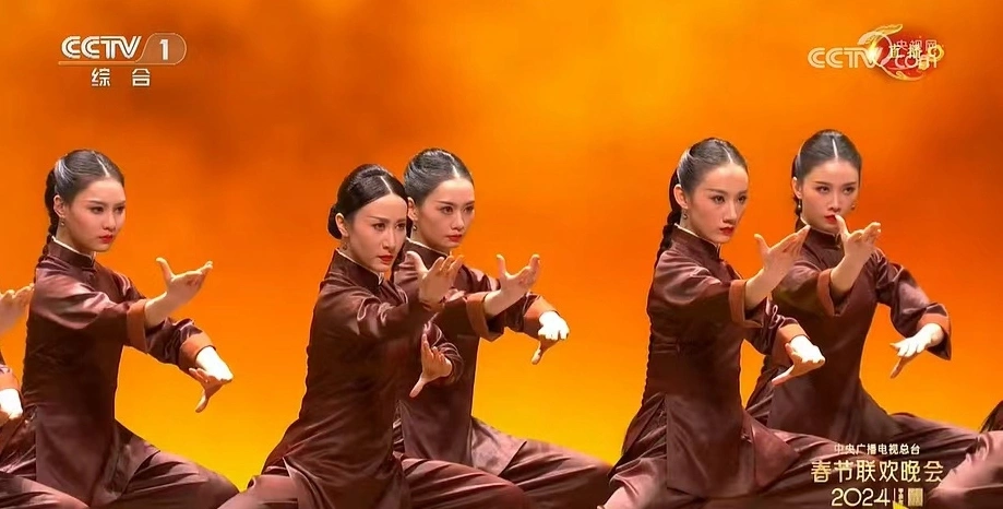 央视春晚收视率出炉，刘谦把戏称霸，迪丽热巴舞蹈颜值与流量齐飞 第18张图片