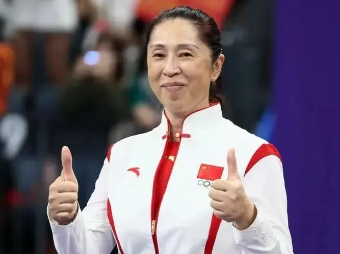 中国女篮奥运出线第二天！郑薇做严重调剂，2人将出局，李梦摊牌 第1张图片